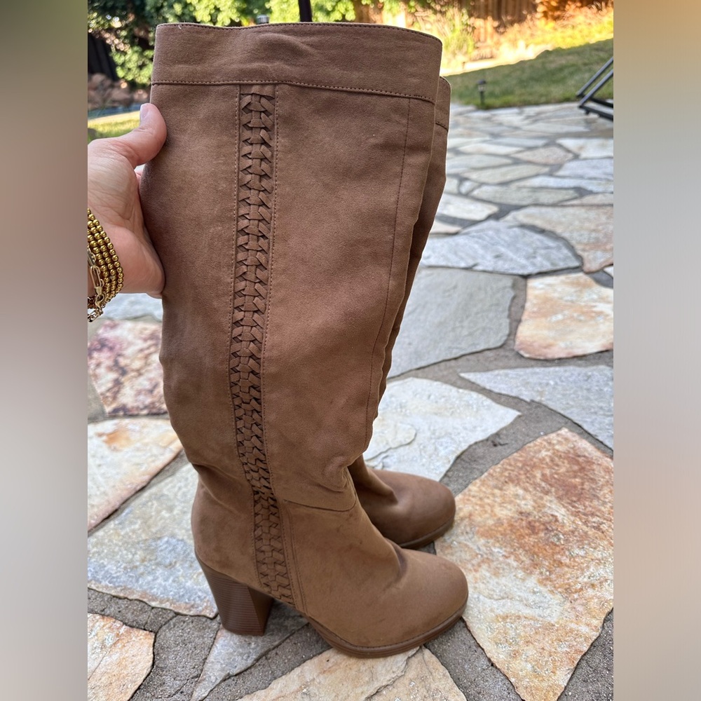 Forever21 winter boots. Size 10. Color brown